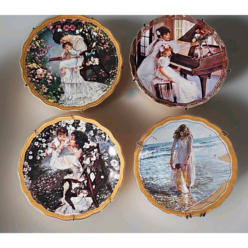 Sandra Kuck Reflections of Love Plates Lot of 4 w/ Wall Hangers Mother Reco